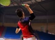 蜂鸟- 羽毛球夜战：海滨飞鹰队鏖战瓯越犀牛队，速度优势明显逆风翻盘的范本