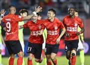 蜂鸟电竞-风云突变！费耶诺德清晨状态回暖，中超版图或变，悬念犹存，轮换策略成焦点(乌德勒vs费耶诺德)