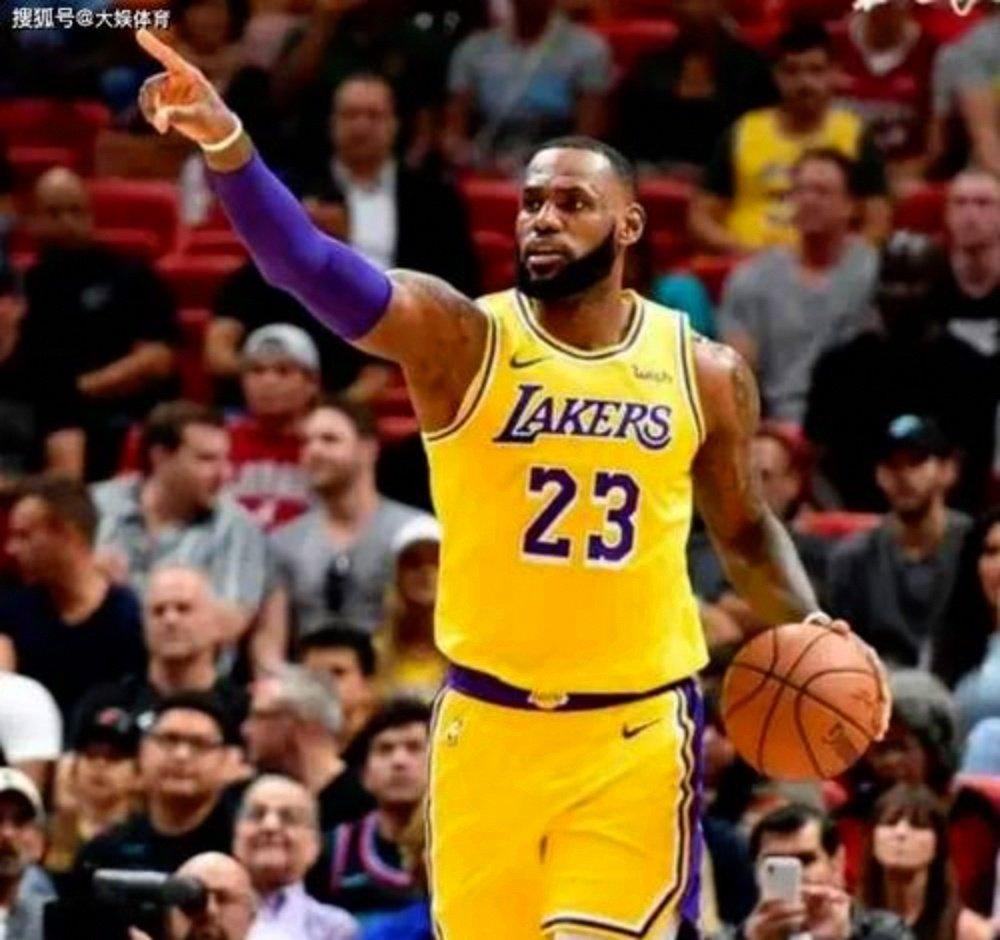 詹姆斯迎来二十赛季高光表现，独行侠球迷沸腾！的简单介绍